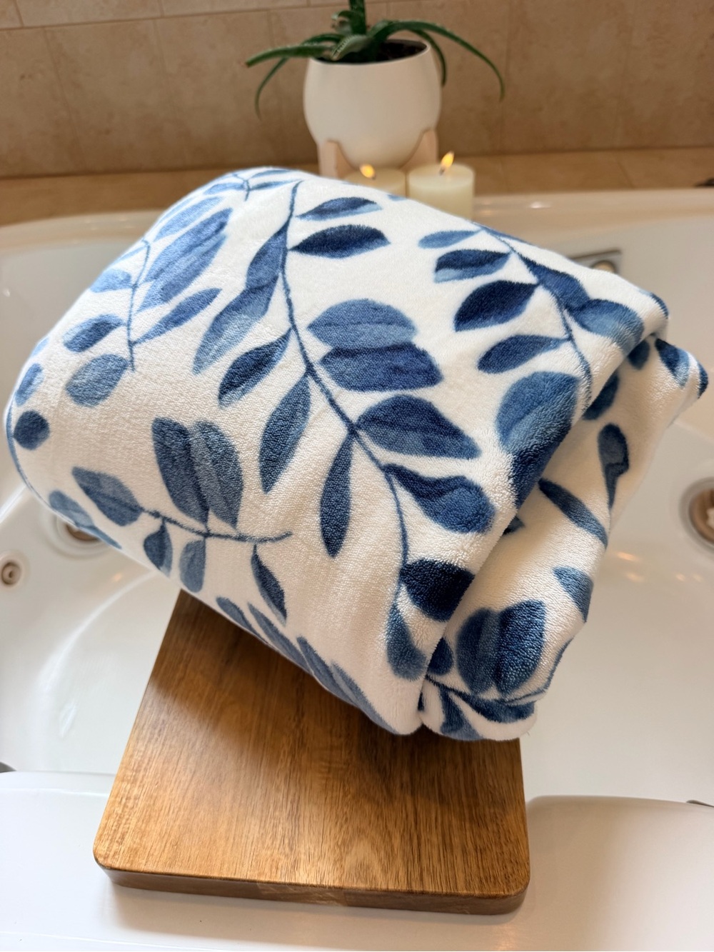 Threshold Soft Blue Leaf Plush throw Blanket - 50”x60”
